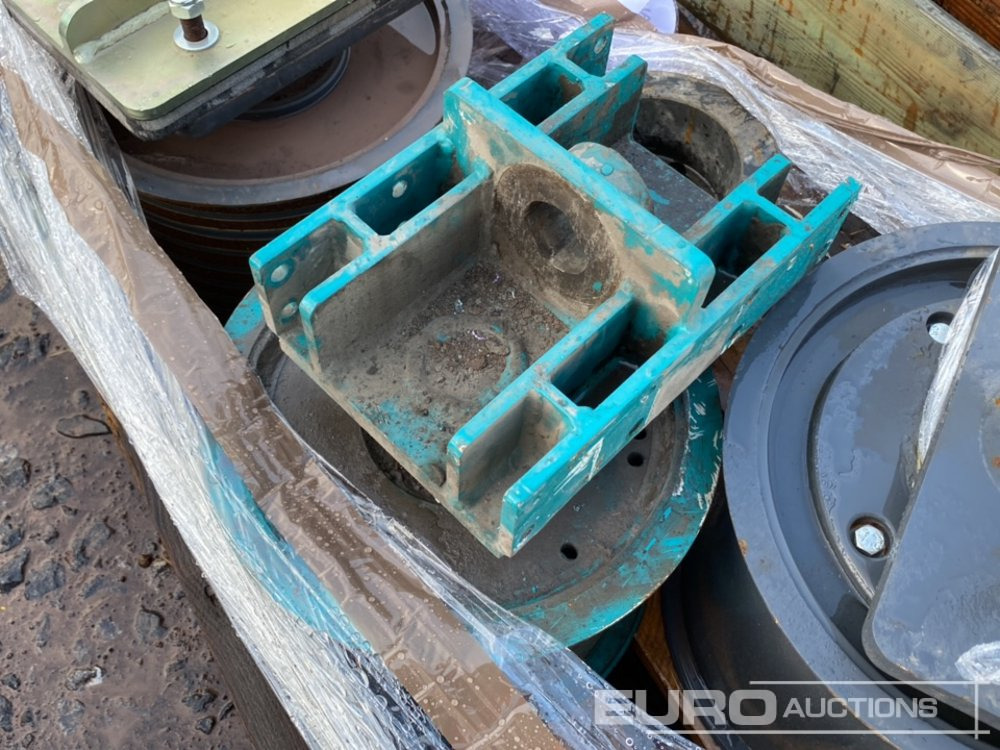 Pallet of Belt Tensioner Idler Pulleys - Zatezač remena za Građevinski strojevi: slika Pallet of Belt Tensioner Idler Pulleys - Zatezač remena za Građevinski strojevi Pallet of Belt Tensioner Idler Pulleys - Zatezač remena za Građevinski strojevi: slika Pallet of Belt Tensioner Idler Pulleys - Zatezač remena za Građevinski strojevi
