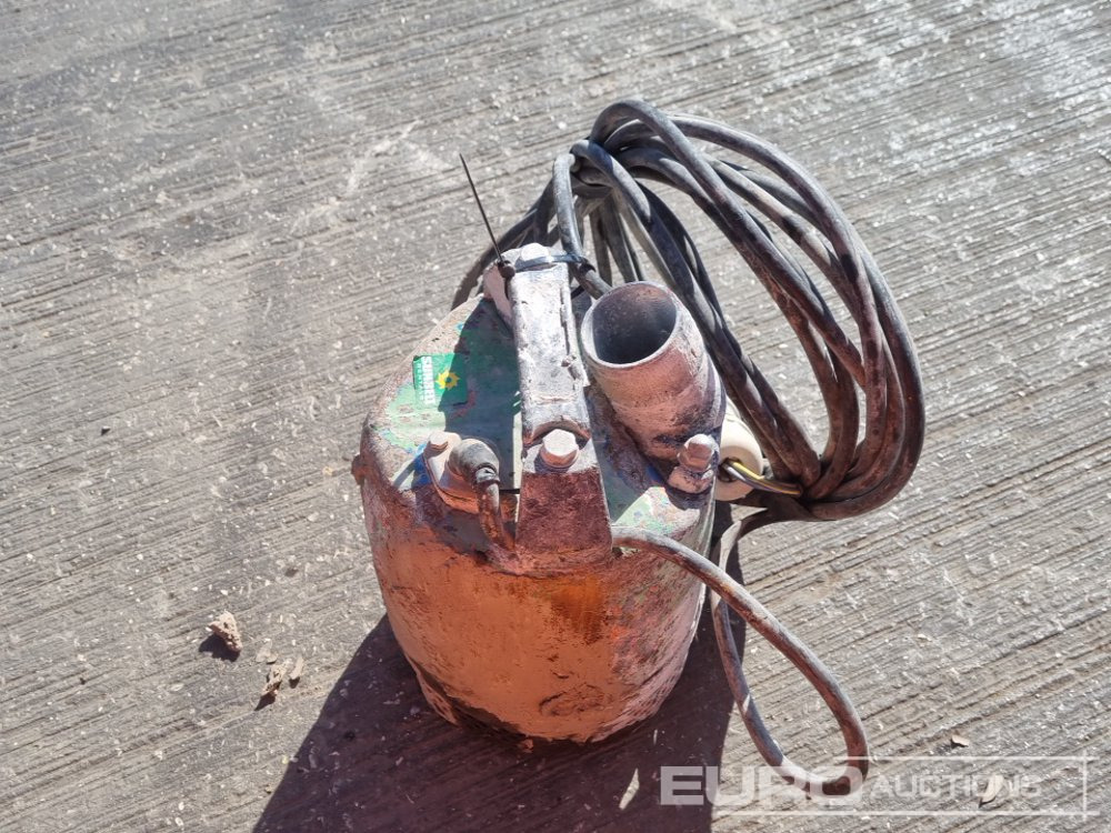 Pumpa za vodu Petrol 2" Water Pump, 240Volt Submersible Water Pump: slika Pumpa za vodu Petrol 2" Water Pump, 240Volt Submersible Water Pump