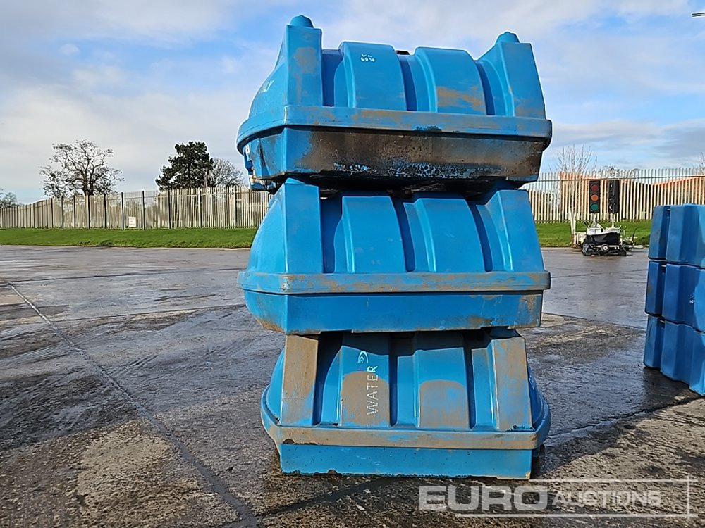 Plastic Water Bowser (3 of) - Cisterna za skladištenje: slika Plastic Water Bowser (3 of) - Cisterna za skladištenje Plastic Water Bowser (3 of) - Cisterna za skladištenje: slika Plastic Water Bowser (3 of) - Cisterna za skladištenje