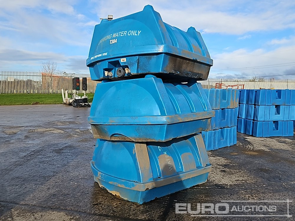 Plastic Water Bowser (3 of) - Cisterna za skladištenje: slika Plastic Water Bowser (3 of) - Cisterna za skladištenje Plastic Water Bowser (3 of) - Cisterna za skladištenje: slika Plastic Water Bowser (3 of) - Cisterna za skladištenje