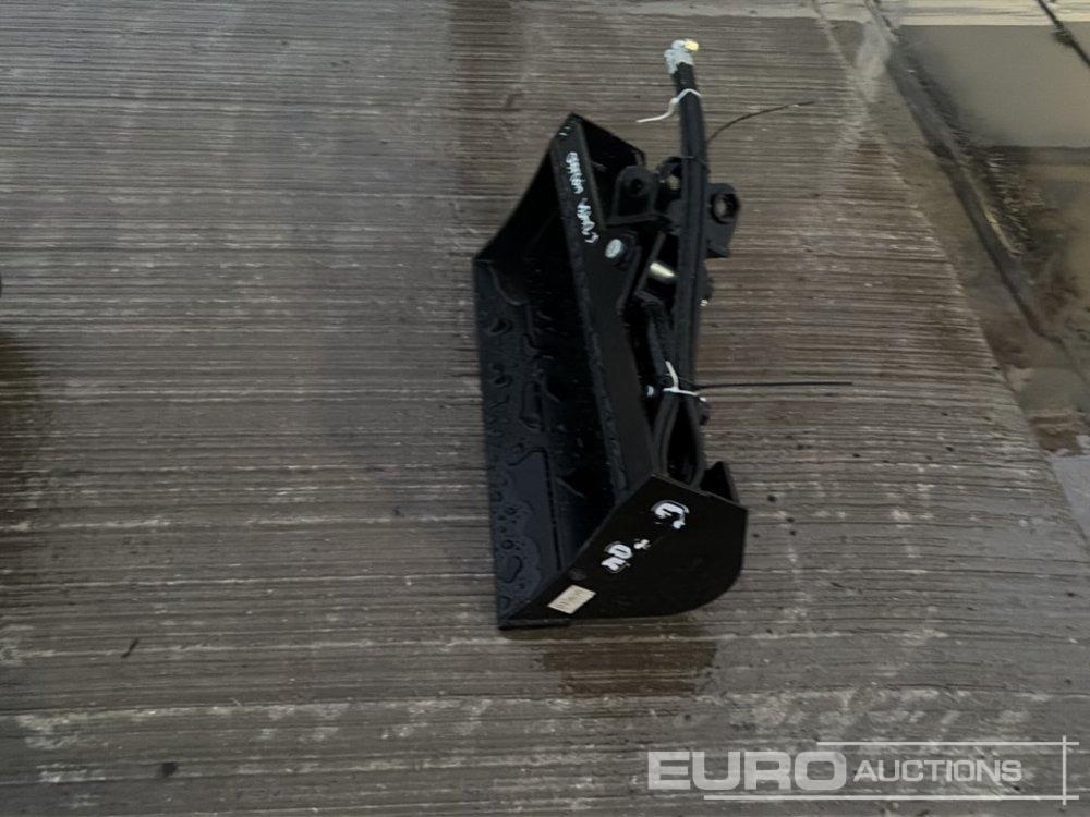 Unused 2025 Captok 32" Hydraulic Tilting Bucket 25mm Pin to suit Mini Excavator - Korpa: slika Unused 2025 Captok 32" Hydraulic Tilting Bucket 25mm Pin to suit Mini Excavator - Korpa Unused 2025 Captok 32" Hydraulic Tilting Bucket 25mm Pin to suit Mini Excavator - Korpa: slika Unused 2025 Captok 32" Hydraulic Tilting Bucket 25mm Pin to suit Mini Excavator - Korpa