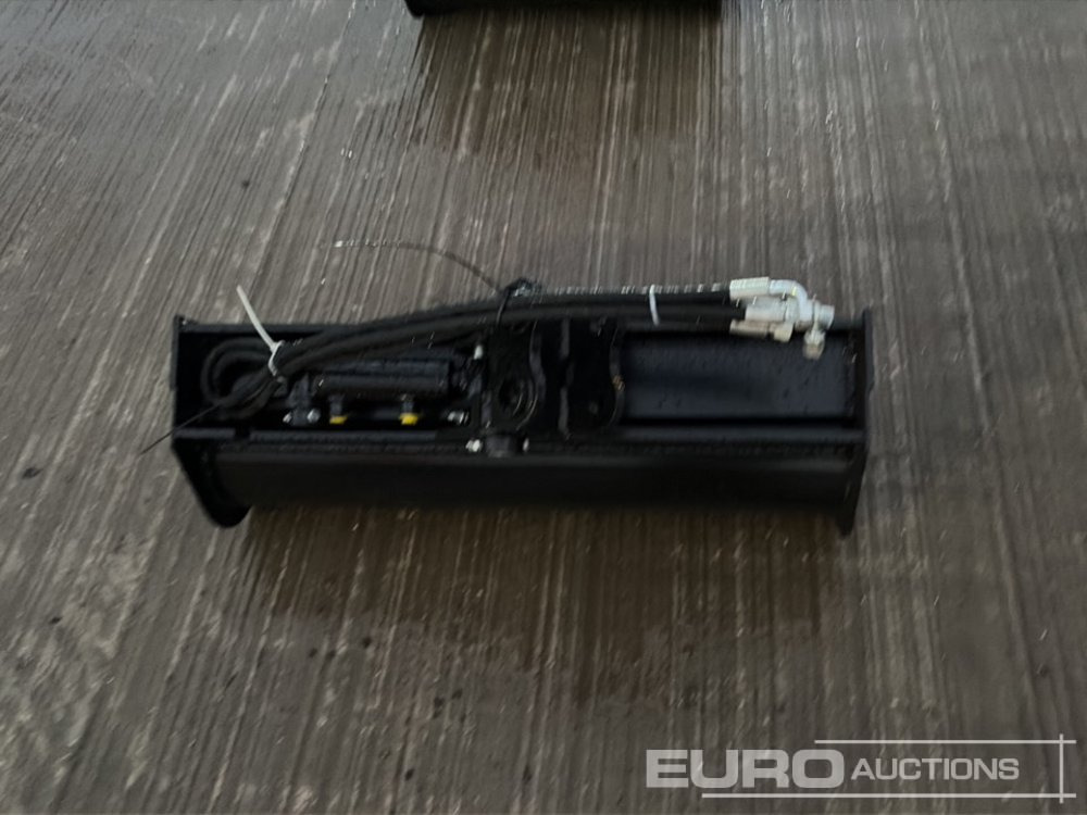 Unused 2025 Captok 32" Hydraulic Tilting Bucket 25mm Pin to suit Mini Excavator - Korpa: slika Unused 2025 Captok 32" Hydraulic Tilting Bucket 25mm Pin to suit Mini Excavator - Korpa Unused 2025 Captok 32" Hydraulic Tilting Bucket 25mm Pin to suit Mini Excavator - Korpa: slika Unused 2025 Captok 32" Hydraulic Tilting Bucket 25mm Pin to suit Mini Excavator - Korpa