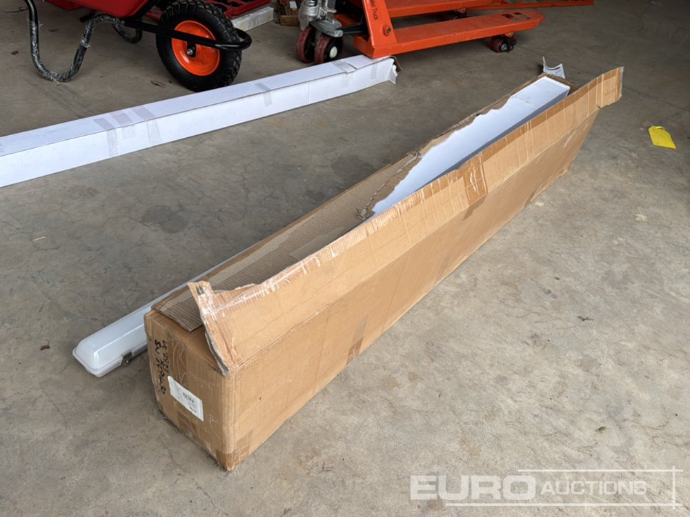 Unused 6' LED Ceiling Lights (6 of) - Oprema za radionice: slika Unused 6' LED Ceiling Lights (6 of) - Oprema za radionice Unused 6' LED Ceiling Lights (6 of) - Oprema za radionice: slika Unused 6' LED Ceiling Lights (6 of) - Oprema za radionice