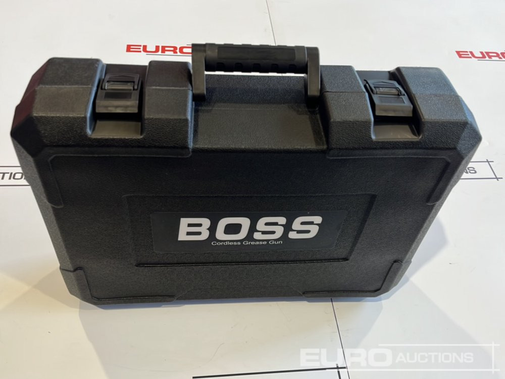 Oprema za radionice Unused Boss 21 Volt Lithium Battery Cordless Grease Gun, 2 Batteries, Case, Shoulder Strap, Extension Pieces & Fittings: slika Oprema za radionice Unused Boss 21 Volt Lithium Battery Cordless Grease Gun, 2 Batteries, Case, Shoulder Strap, Extension Pieces & Fittings