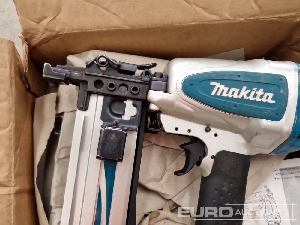 Unused Makita AT150A Nailer - Građevinska oprema: slika Unused Makita AT150A Nailer - Građevinska oprema Unused Makita AT150A Nailer - Građevinska oprema: slika Unused Makita AT150A Nailer - Građevinska oprema