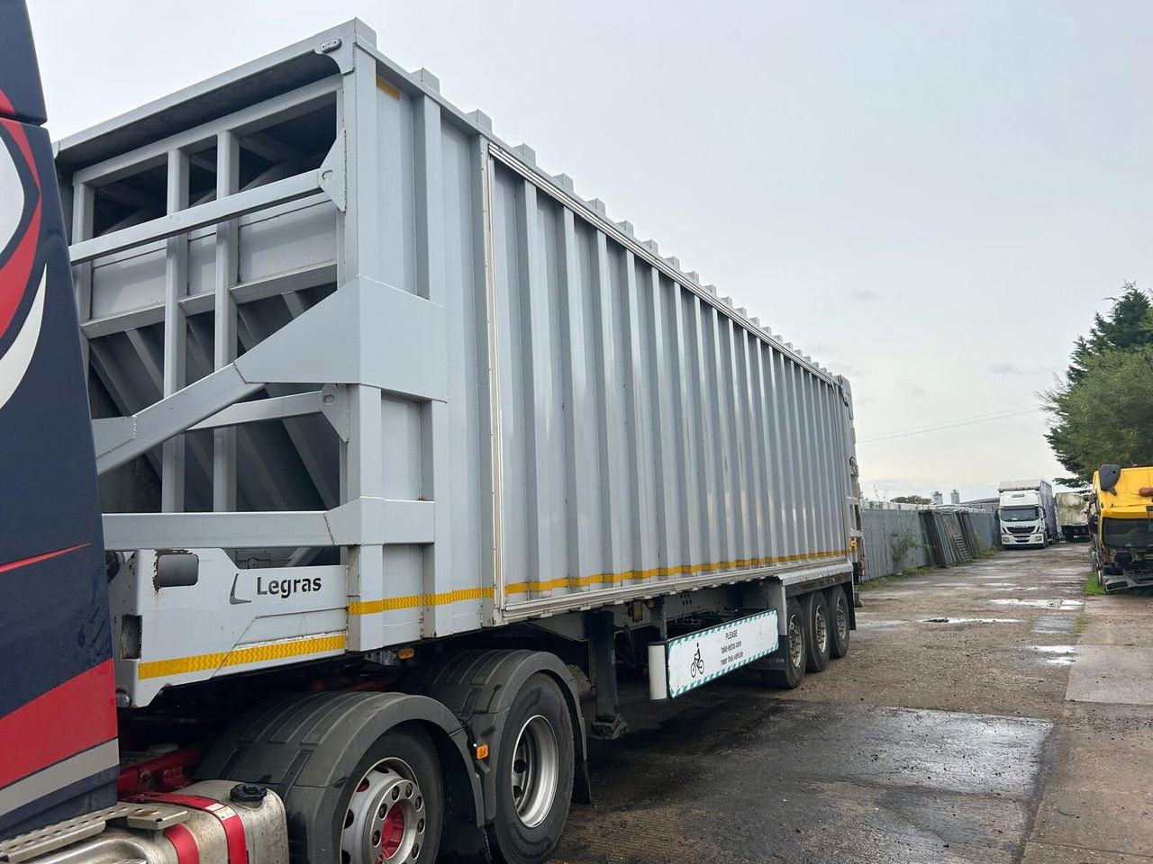 Legras - Poluprikolica s pokretnim podom: slika Legras - Poluprikolica s pokretnim podom Legras - Poluprikolica s pokretnim podom: slika Legras - Poluprikolica s pokretnim podom