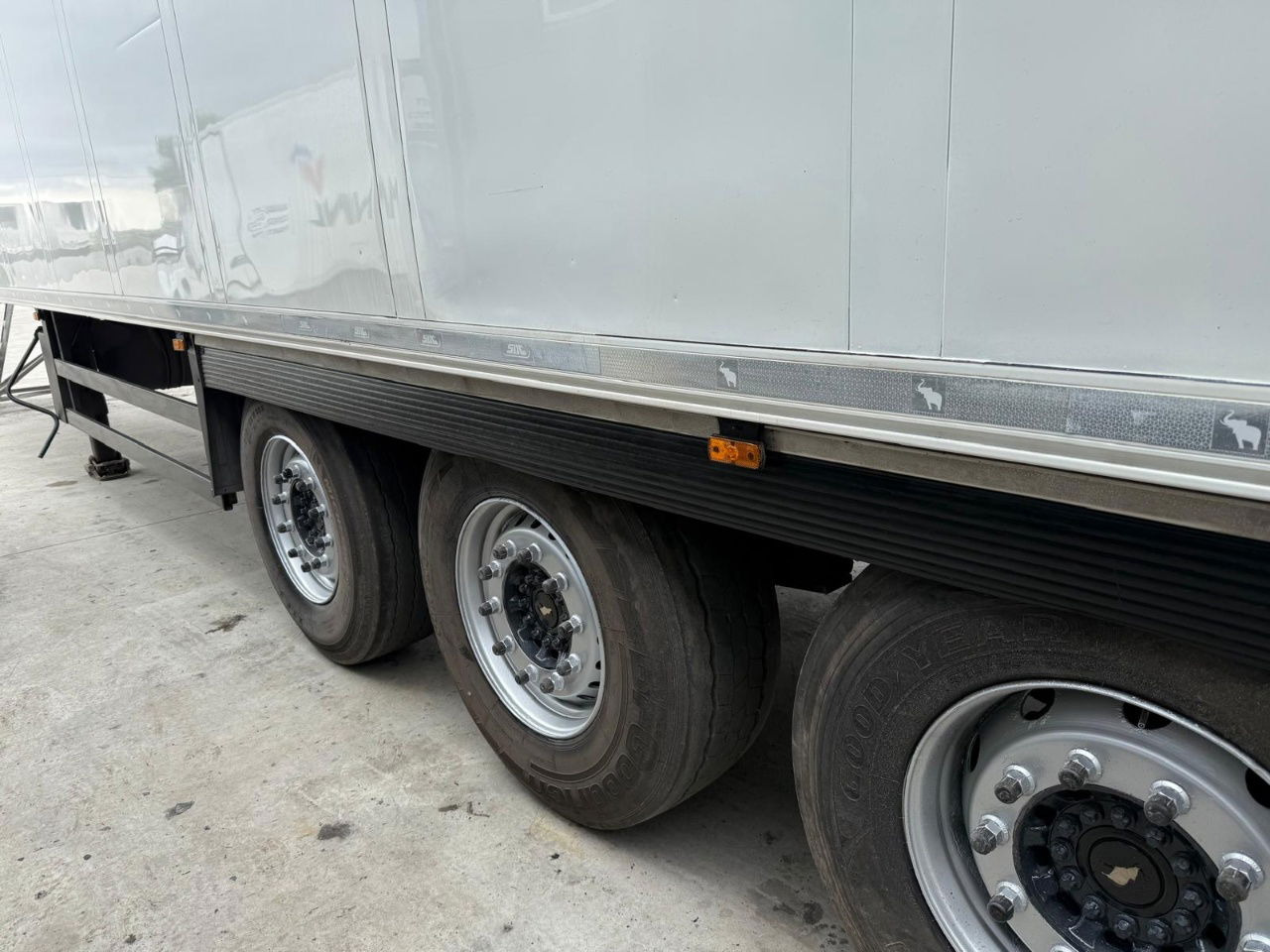 Schmitz Cargobull - Poluprikolica hladnjača: slika Schmitz Cargobull - Poluprikolica hladnjača Schmitz Cargobull - Poluprikolica hladnjača: slika Schmitz Cargobull - Poluprikolica hladnjača