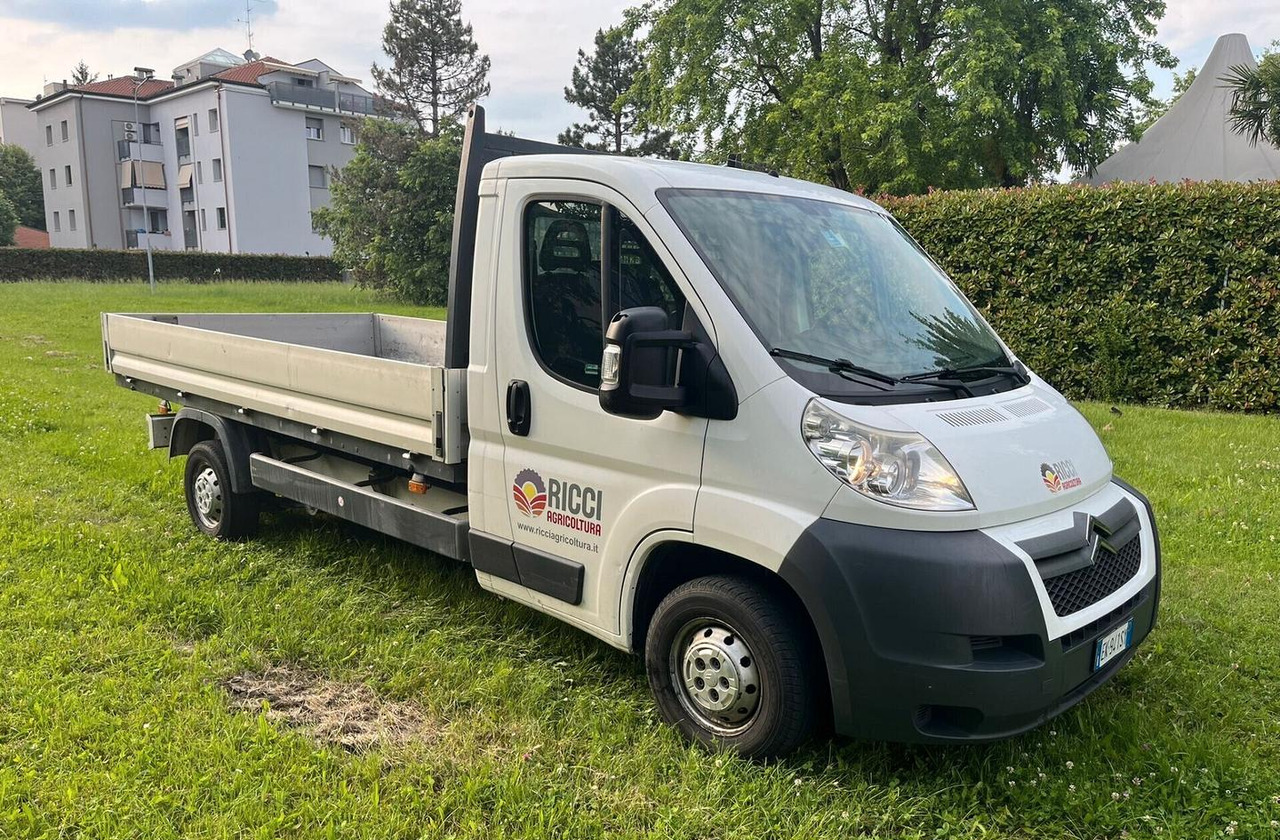 Furgone Cassonato Citroen Jumper - Dostavno vozilo s ravnom platformom: slika Furgone Cassonato Citroen Jumper - Dostavno vozilo s ravnom platformom Furgone Cassonato Citroen Jumper - Dostavno vozilo s ravnom platformom: slika Furgone Cassonato Citroen Jumper - Dostavno vozilo s ravnom platformom