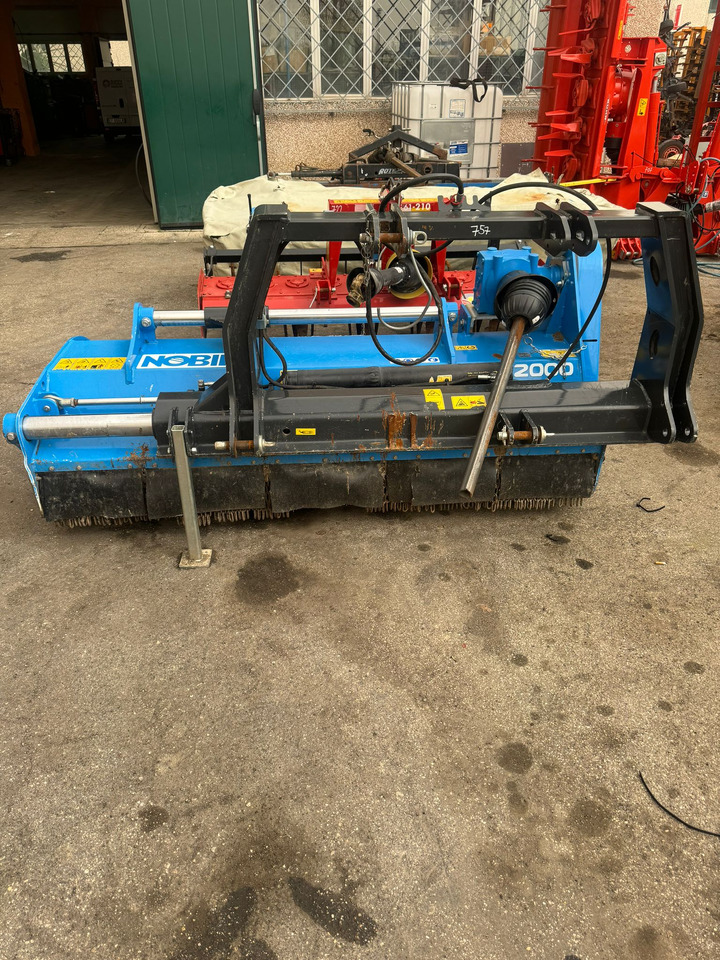 Nobili trincia laterale usata BVL 2000 - Bočni malčer: slika Nobili trincia laterale usata BVL 2000 - Bočni malčer Nobili trincia laterale usata BVL 2000 - Bočni malčer: slika Nobili trincia laterale usata BVL 2000 - Bočni malčer