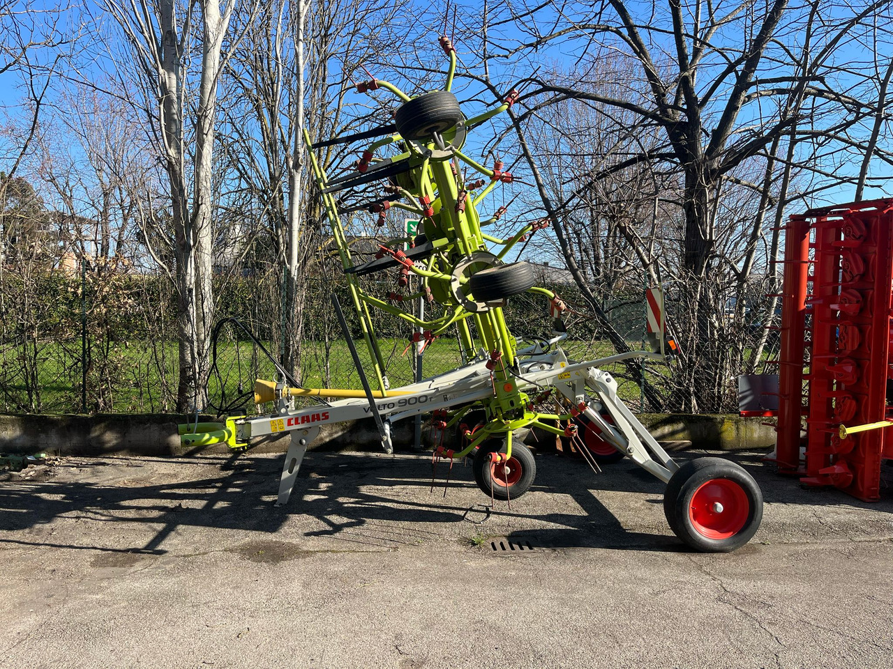 Voltafieno Claas Volto 900 - Prevrtač sijena/ Grabulje: slika Voltafieno Claas Volto 900 - Prevrtač sijena/ Grabulje Voltafieno Claas Volto 900 - Prevrtač sijena/ Grabulje: slika Voltafieno Claas Volto 900 - Prevrtač sijena/ Grabulje