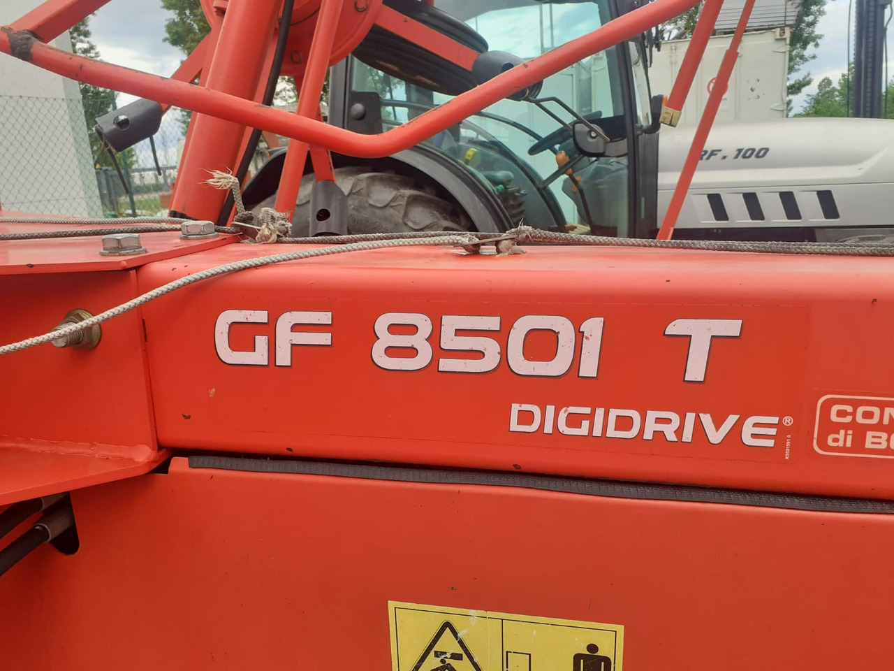 Voltafieno usato Kuhn GF 8501 T - Prevrtač sijena/ Grabulje: slika Voltafieno usato Kuhn GF 8501 T - Prevrtač sijena/ Grabulje Voltafieno usato Kuhn GF 8501 T - Prevrtač sijena/ Grabulje: slika Voltafieno usato Kuhn GF 8501 T - Prevrtač sijena/ Grabulje