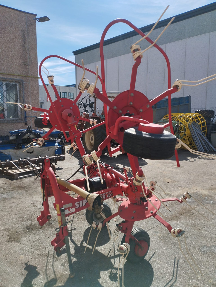 Voltafieno usato Sip 400 idraulico - Prevrtač sijena/ Grabulje: slika Voltafieno usato Sip 400 idraulico - Prevrtač sijena/ Grabulje Voltafieno usato Sip 400 idraulico - Prevrtač sijena/ Grabulje: slika Voltafieno usato Sip 400 idraulico - Prevrtač sijena/ Grabulje