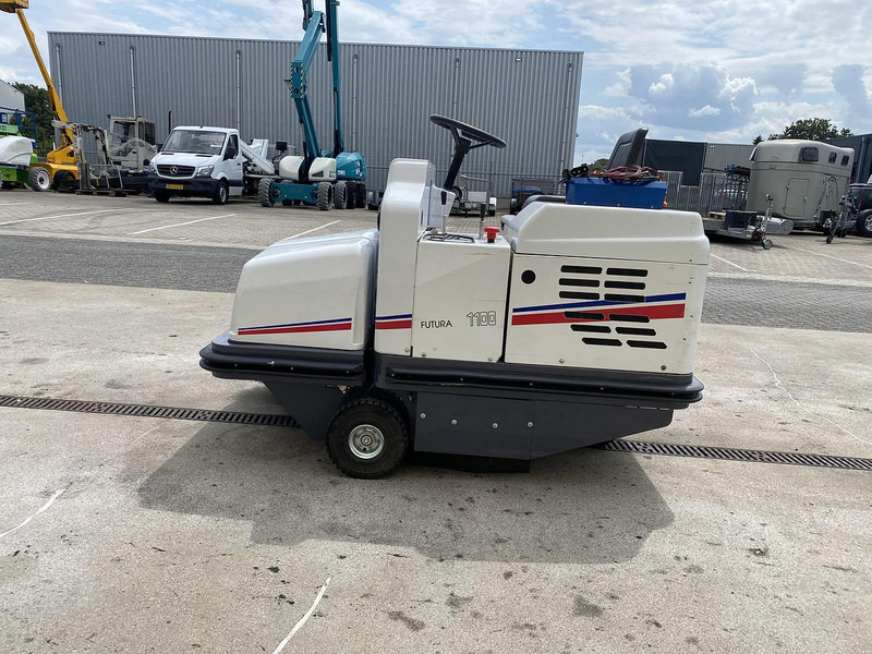Dulevo 1100 EH, Veegmachine, Hoogkieper - Cestovna čistilica: slika Dulevo 1100 EH, Veegmachine, Hoogkieper - Cestovna čistilica Dulevo 1100 EH, Veegmachine, Hoogkieper - Cestovna čistilica: slika Dulevo 1100 EH, Veegmachine, Hoogkieper - Cestovna čistilica