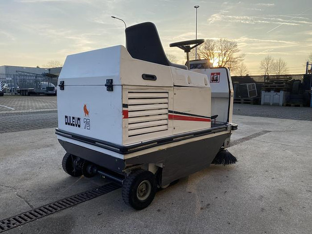 Dulevo 75 EH, Veegmachine - Pometač podova: slika Dulevo 75 EH, Veegmachine - Pometač podova Dulevo 75 EH, Veegmachine - Pometač podova: slika Dulevo 75 EH, Veegmachine - Pometač podova