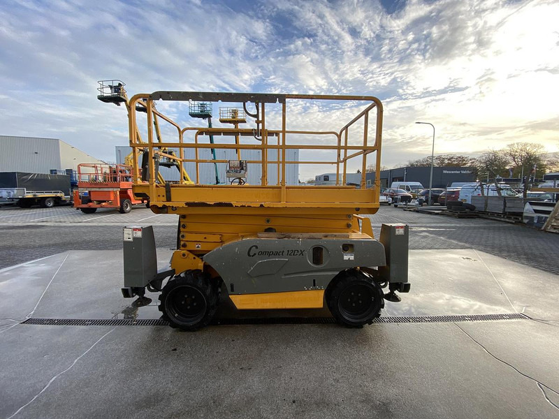 Haulotte Compact 12DX, Schaar hoogwerker, 4X4 Diesel - Škarasta podizna platforma: slika Haulotte Compact 12DX, Schaar hoogwerker, 4X4 Diesel - Škarasta podizna platforma Haulotte Compact 12DX, Schaar hoogwerker, 4X4 Diesel - Škarasta podizna platforma: slika Haulotte Compact 12DX, Schaar hoogwerker, 4X4 Diesel - Škarasta podizna platforma