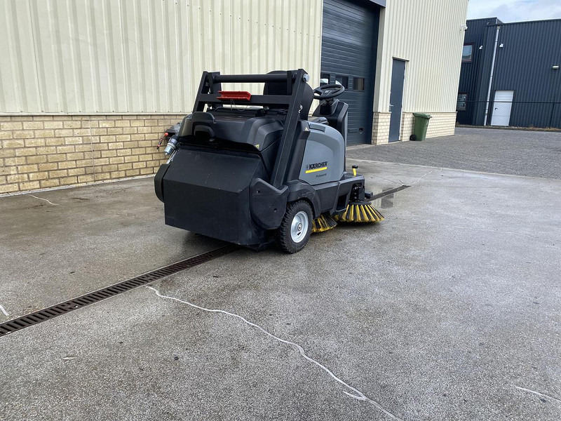 Kärcher KM 105/110 R Bp, Veegmachine, hoogkieper - Cestovna čistilica: slika Kärcher KM 105/110 R Bp, Veegmachine, hoogkieper - Cestovna čistilica Kärcher KM 105/110 R Bp, Veegmachine, hoogkieper - Cestovna čistilica: slika Kärcher KM 105/110 R Bp, Veegmachine, hoogkieper - Cestovna čistilica