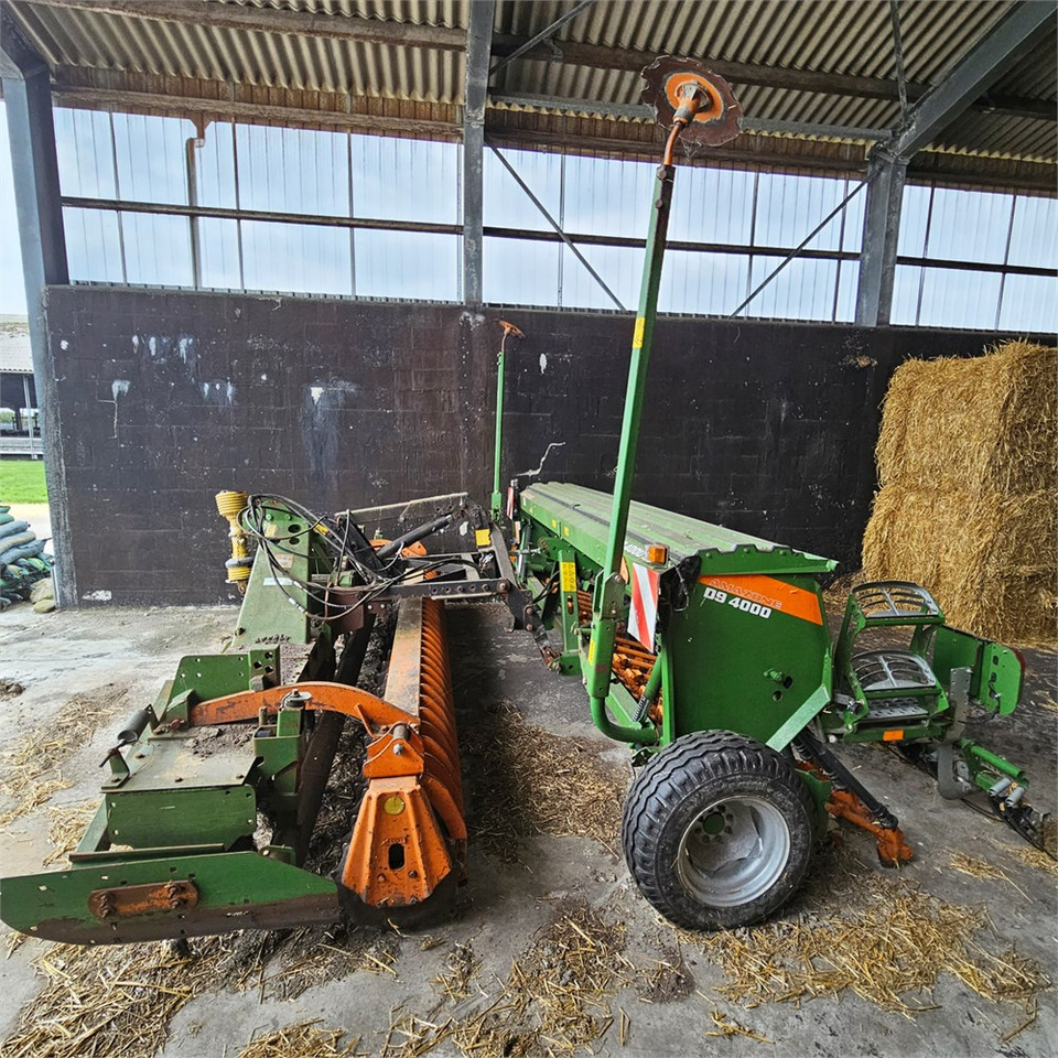 Amazone D9 4000 Super - KG 402 - Oprema za sijanje: slika Amazone D9 4000 Super - KG 402 - Oprema za sijanje Amazone D9 4000 Super - KG 402 - Oprema za sijanje: slika Amazone D9 4000 Super - KG 402 - Oprema za sijanje