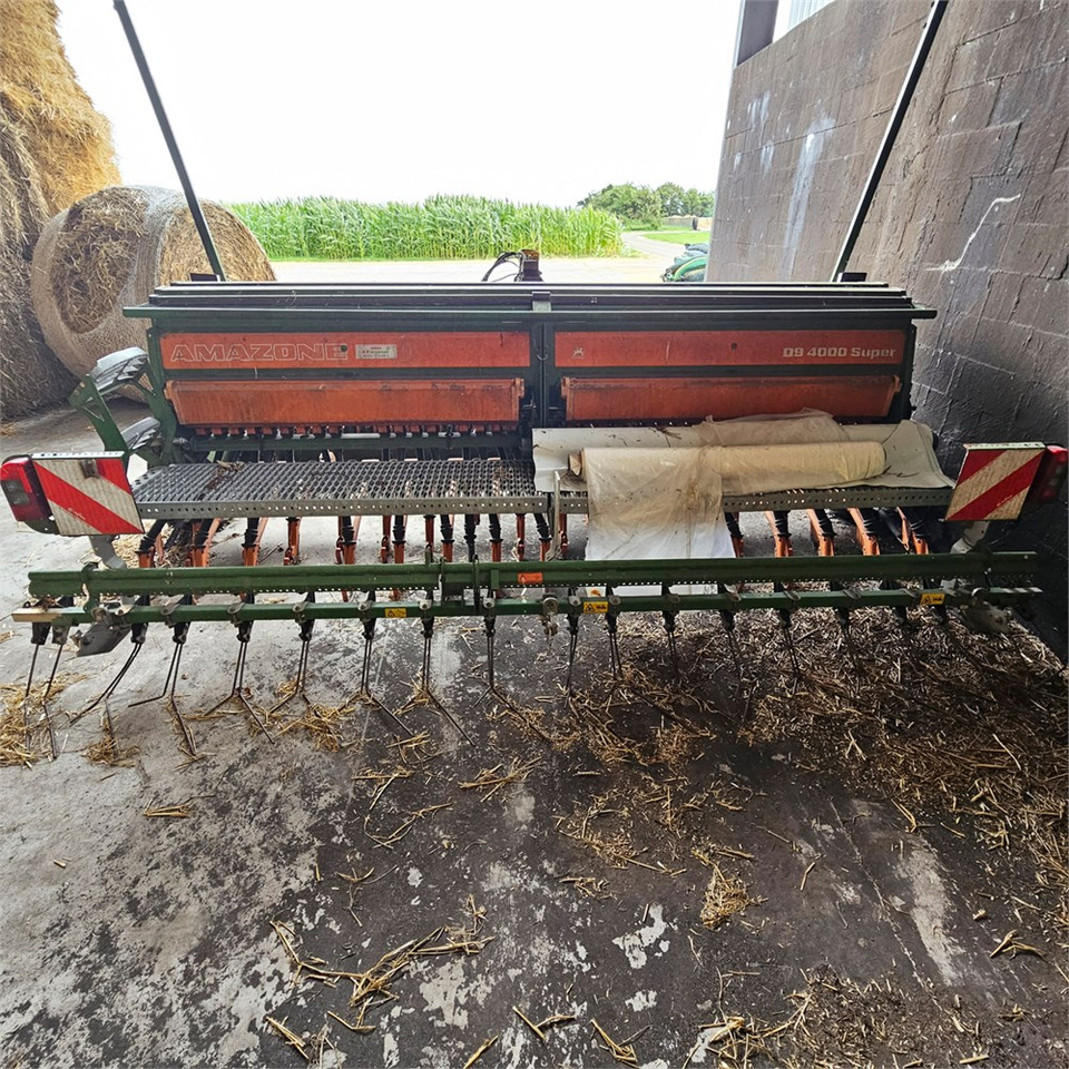 Amazone D9 4000 Super - KG 402 - Oprema za sijanje: slika Amazone D9 4000 Super - KG 402 - Oprema za sijanje Amazone D9 4000 Super - KG 402 - Oprema za sijanje: slika Amazone D9 4000 Super - KG 402 - Oprema za sijanje