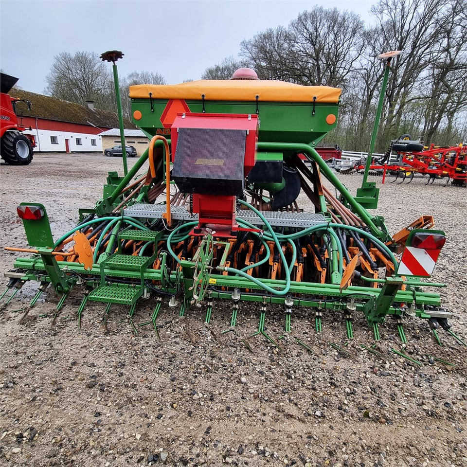 Amazone P 2000 - Oprema za sijanje: slika Amazone P 2000 - Oprema za sijanje Amazone P 2000 - Oprema za sijanje: slika Amazone P 2000 - Oprema za sijanje