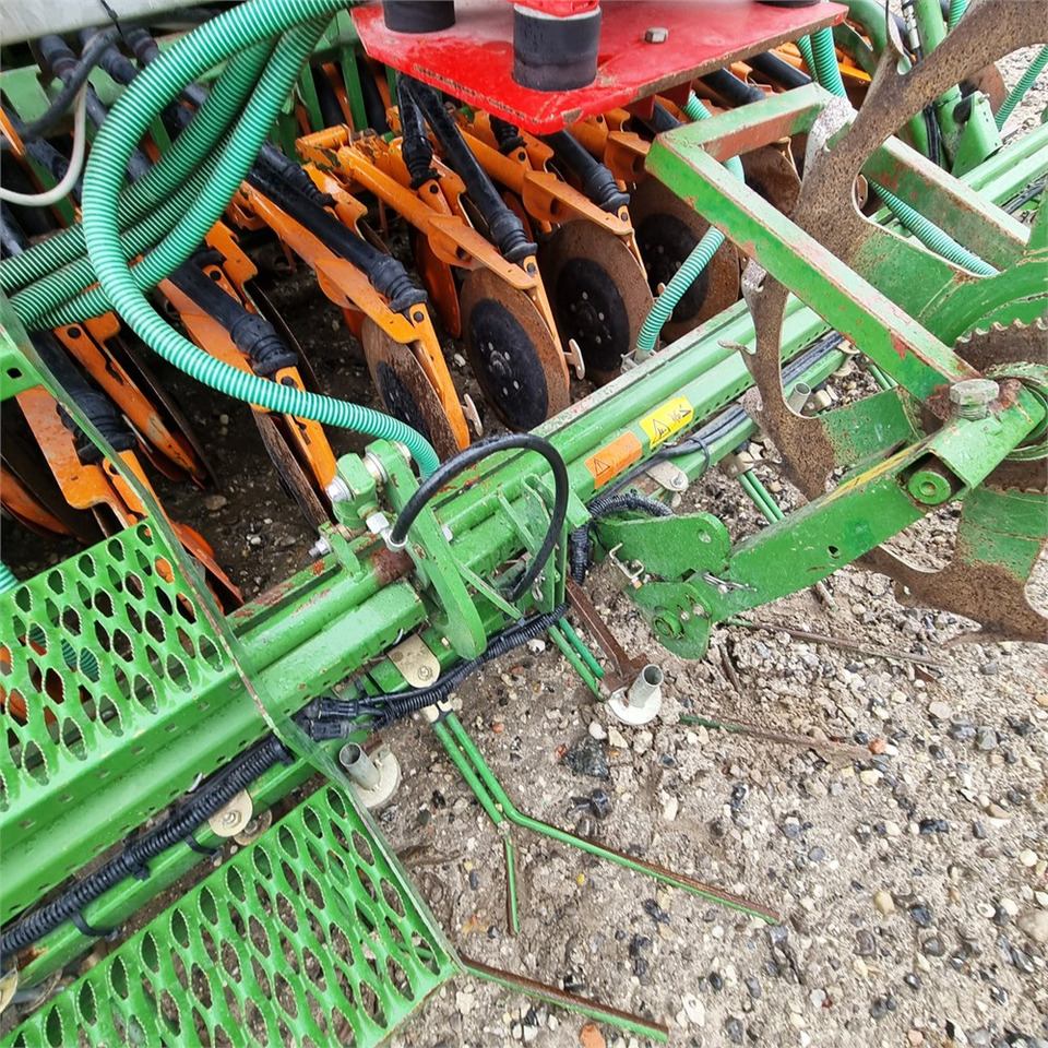 Amazone P 2000 - Oprema za sijanje: slika Amazone P 2000 - Oprema za sijanje Amazone P 2000 - Oprema za sijanje: slika Amazone P 2000 - Oprema za sijanje