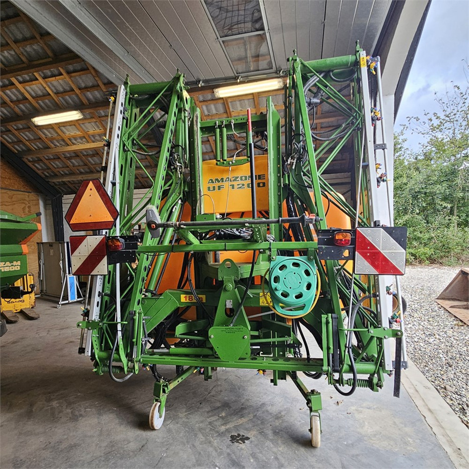 Amazone UF1200 - Prskalica: slika Amazone UF1200 - Prskalica Amazone UF1200 - Prskalica: slika Amazone UF1200 - Prskalica