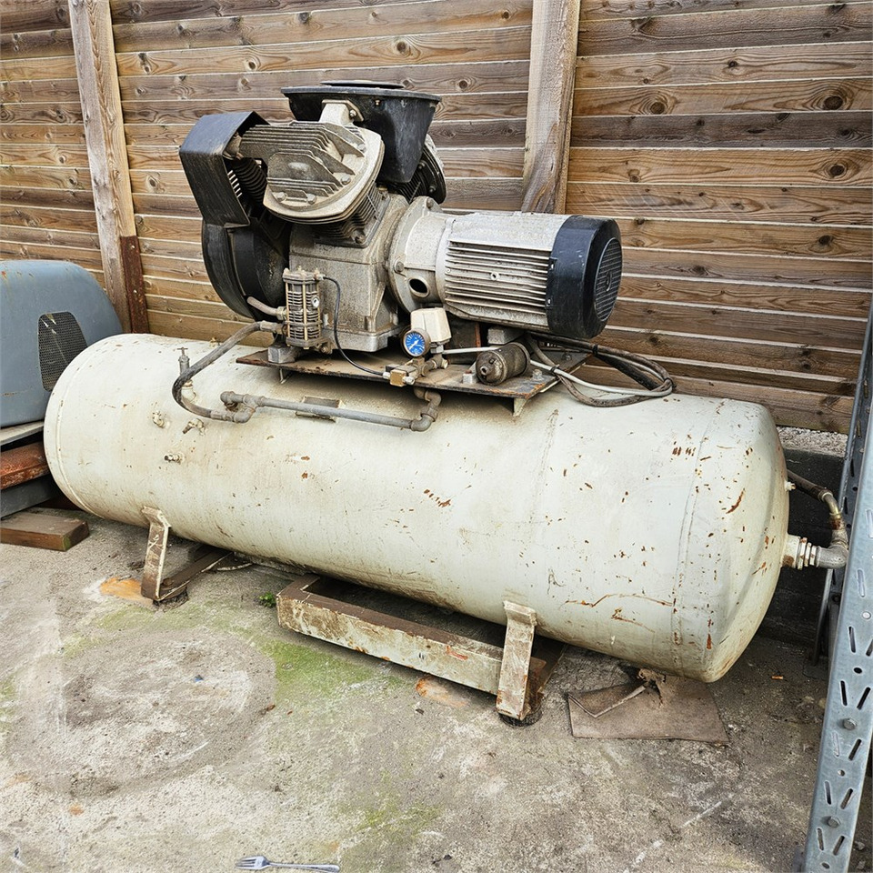 Atlas Copco Compressor - Zračni kompresor: slika Atlas Copco Compressor - Zračni kompresor Atlas Copco Compressor - Zračni kompresor: slika Atlas Copco Compressor - Zračni kompresor