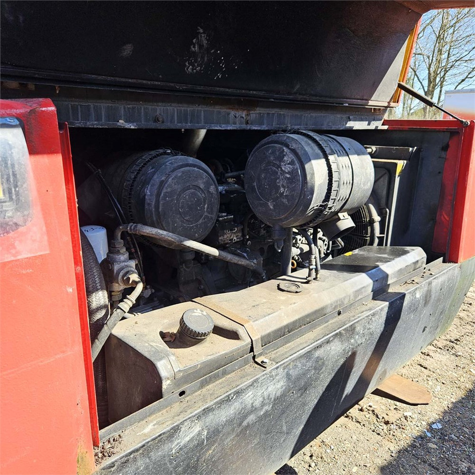 Atlas Copco XAS 146 - Zračni kompresor: slika Atlas Copco XAS 146 - Zračni kompresor Atlas Copco XAS 146 - Zračni kompresor: slika Atlas Copco XAS 146 - Zračni kompresor