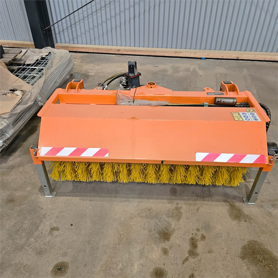 BM ZE120 - Metla: slika BM ZE120 - Metla BM ZE120 - Metla: slika BM ZE120 - Metla