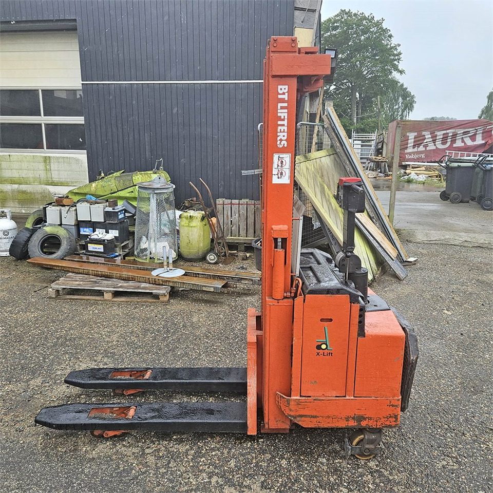 BT LSF 1250E - Paletni viličar: slika BT LSF 1250E - Paletni viličar BT LSF 1250E - Paletni viličar: slika BT LSF 1250E - Paletni viličar