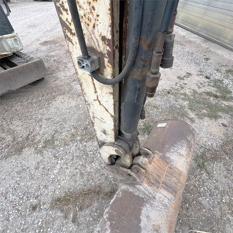 Mini bager Bobcat 320: slika Mini bager Bobcat 320