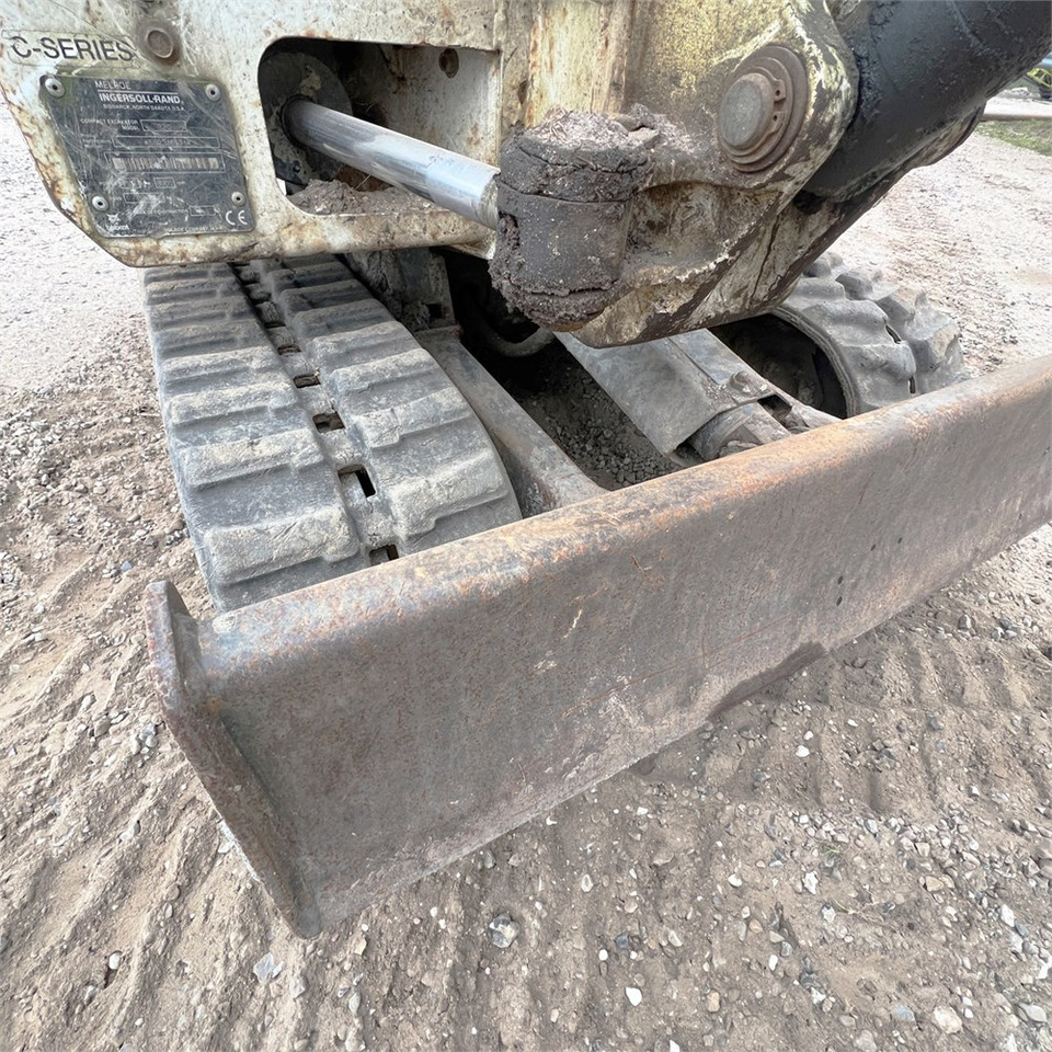 Mini bager Bobcat 320: slika Mini bager Bobcat 320