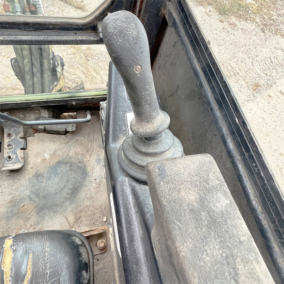 Mini bager Bobcat 320: slika Mini bager Bobcat 320