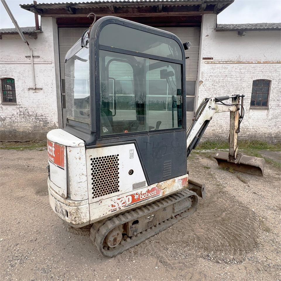 Mini bager Bobcat 320: slika Mini bager Bobcat 320