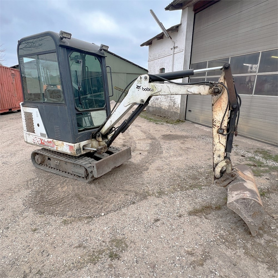 Mini bager Bobcat 320: slika Mini bager Bobcat 320