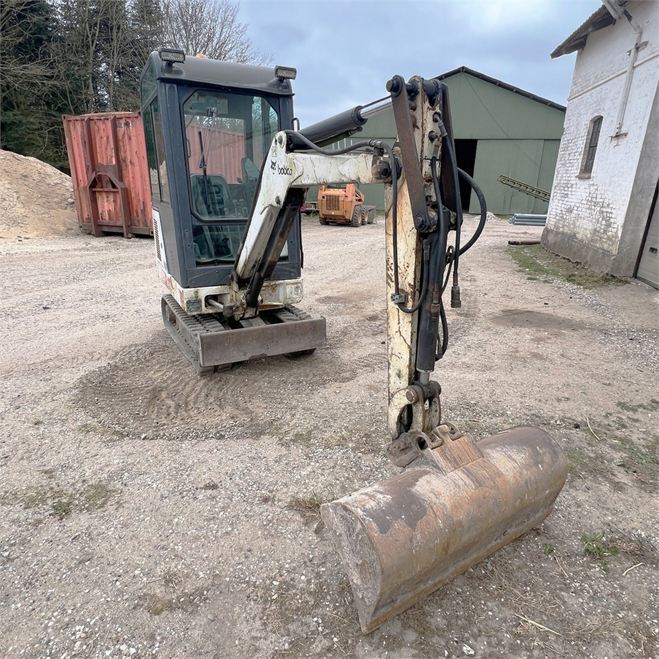 Mini bager Bobcat 320: slika Mini bager Bobcat 320