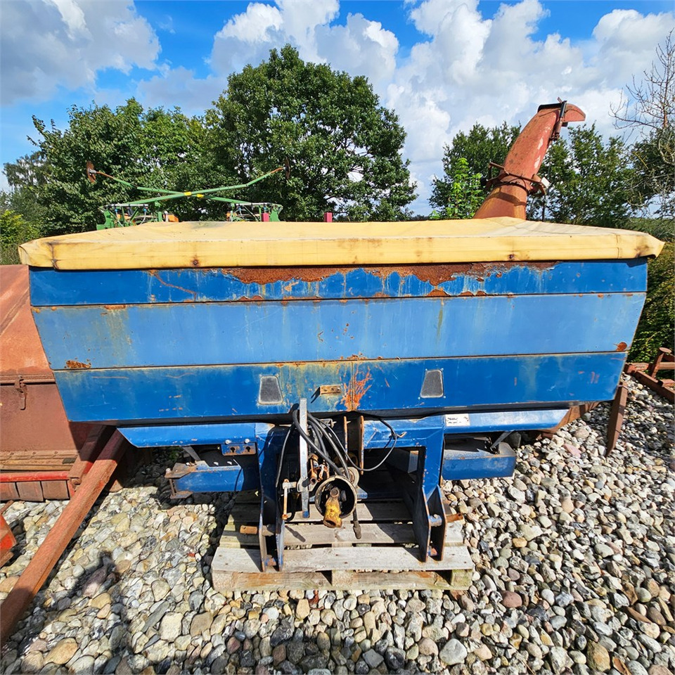 Bogballe E 1500 - Oprema za gnojenje: slika Bogballe E 1500 - Oprema za gnojenje Bogballe E 1500 - Oprema za gnojenje: slika Bogballe E 1500 - Oprema za gnojenje