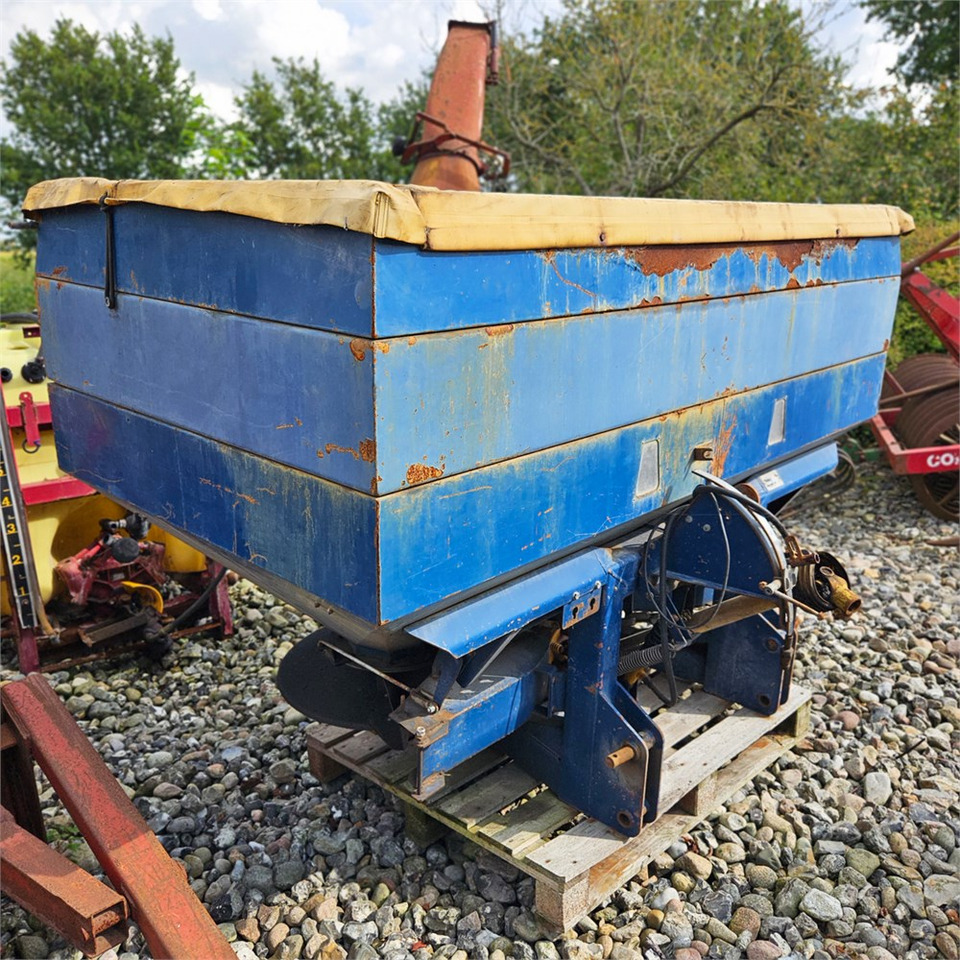 Bogballe E 1500 - Oprema za gnojenje: slika Bogballe E 1500 - Oprema za gnojenje Bogballe E 1500 - Oprema za gnojenje: slika Bogballe E 1500 - Oprema za gnojenje