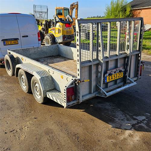 Brian James A Type - Auto prikolica: slika Brian James A Type - Auto prikolica Brian James A Type - Auto prikolica: slika Brian James A Type - Auto prikolica