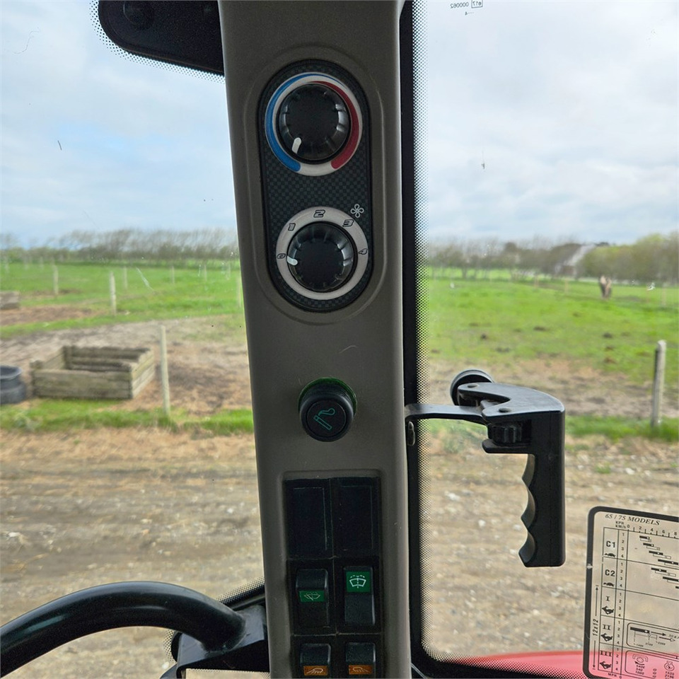 Traktor CASE IH Farmall 65A: slika Traktor CASE IH Farmall 65A