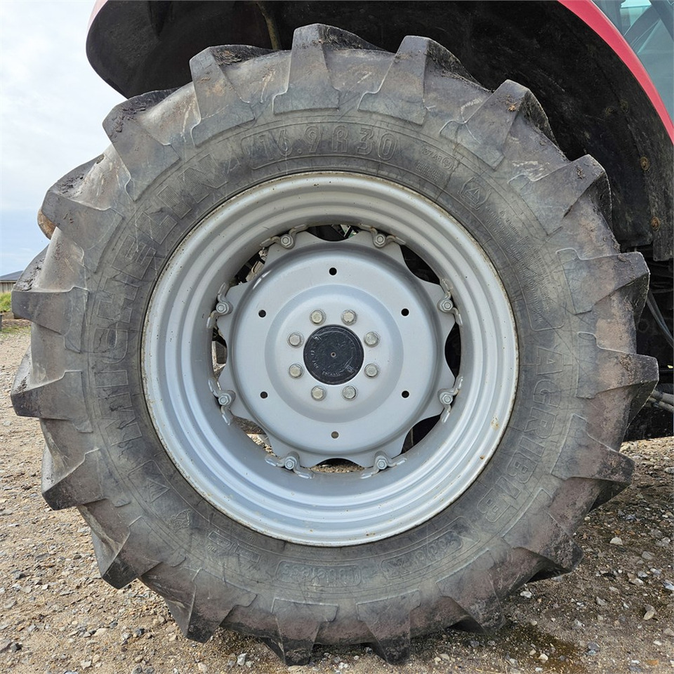 Traktor CASE IH Farmall 65A: slika Traktor CASE IH Farmall 65A