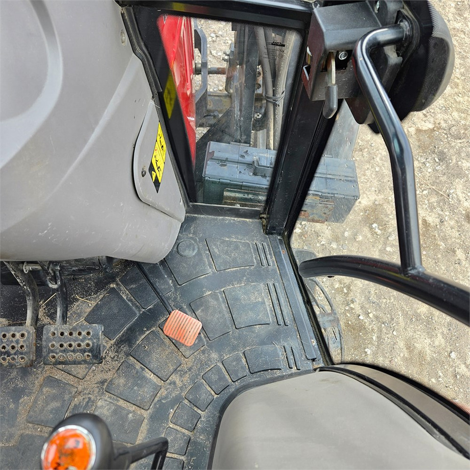 Traktor CASE IH Farmall 65A: slika Traktor CASE IH Farmall 65A