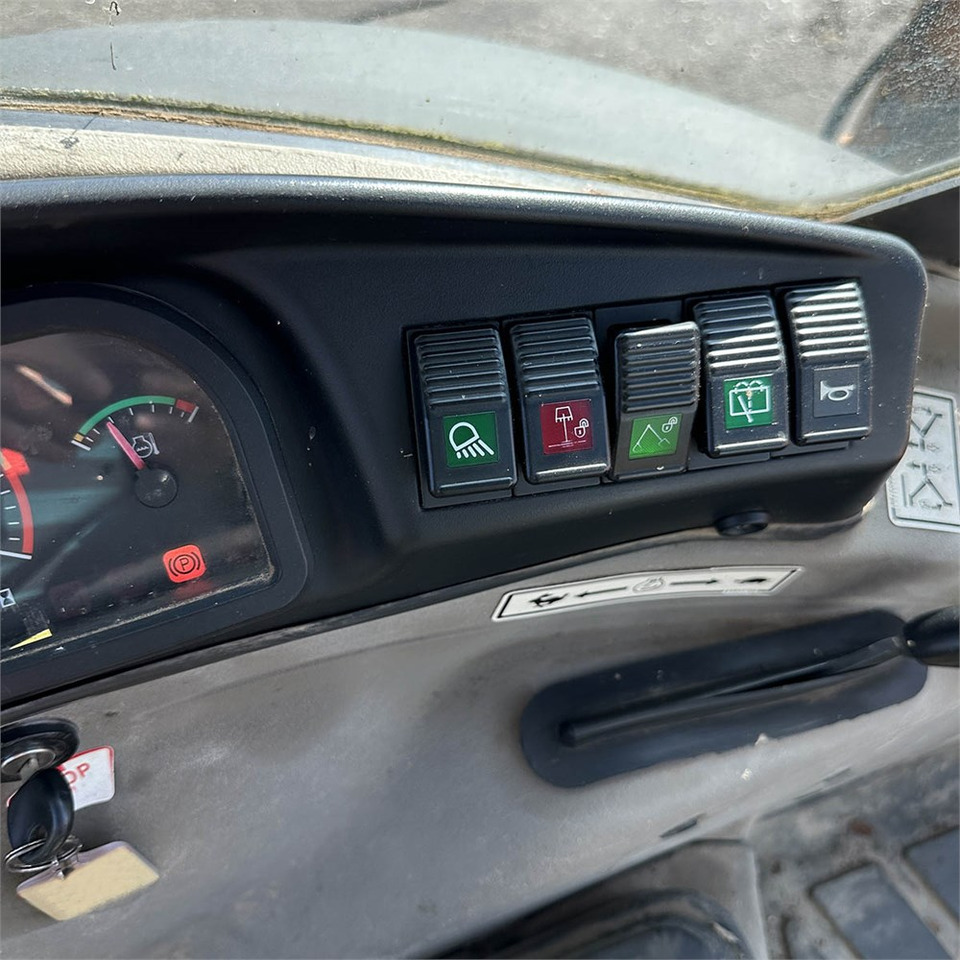 Rovokopač-utovarivač Case 695SM-4PS: slika Rovokopač-utovarivač Case 695SM-4PS Rovokopač-utovarivač Case 695SM-4PS: slika Rovokopač-utovarivač Case 695SM-4PS