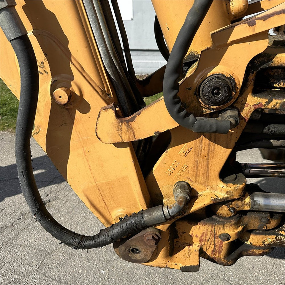 Rovokopač-utovarivač Case 695SM-4PS: slika Rovokopač-utovarivač Case 695SM-4PS Rovokopač-utovarivač Case 695SM-4PS: slika Rovokopač-utovarivač Case 695SM-4PS