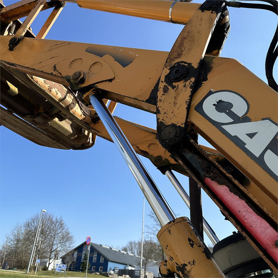 Rovokopač-utovarivač Case 695SM-4PS: slika Rovokopač-utovarivač Case 695SM-4PS Rovokopač-utovarivač Case 695SM-4PS: slika Rovokopač-utovarivač Case 695SM-4PS