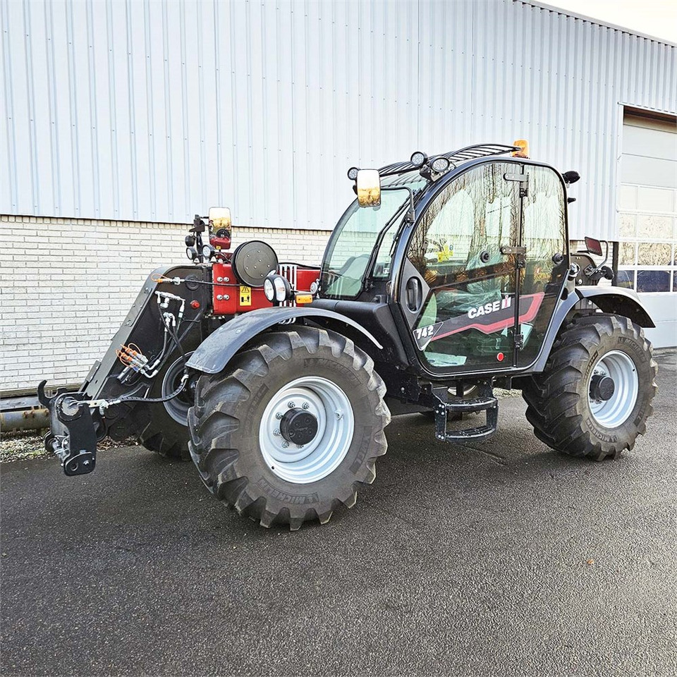 Case Farmlift 742 - Teleskopski rukovatelj: slika Case Farmlift 742 - Teleskopski rukovatelj Case Farmlift 742 - Teleskopski rukovatelj: slika Case Farmlift 742 - Teleskopski rukovatelj