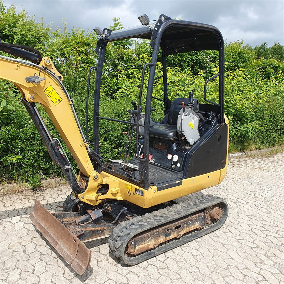 Caterpillar 301.7 D - Mini bager: slika Caterpillar 301.7 D - Mini bager Caterpillar 301.7 D - Mini bager: slika Caterpillar 301.7 D - Mini bager