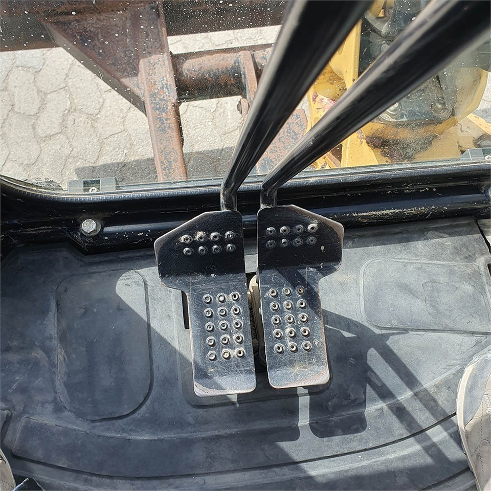 Mini bager Caterpillar 303.5 E CR: slika Mini bager Caterpillar 303.5 E CR