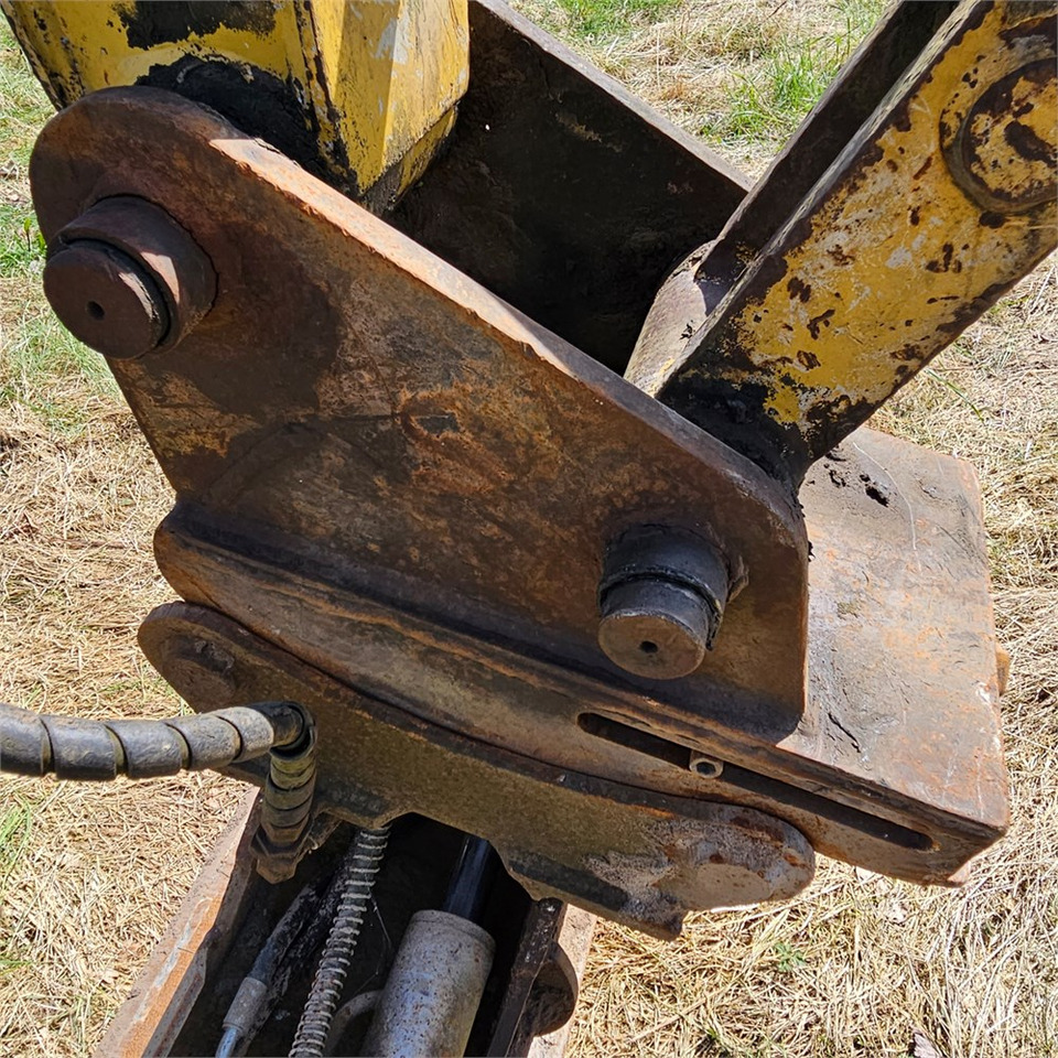 Zakup Caterpillar 307 B Caterpillar 307 B: slika Zakup Caterpillar 307 B Caterpillar 307 B