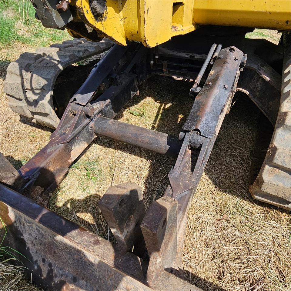 Zakup Caterpillar 307 B Caterpillar 307 B: slika Zakup Caterpillar 307 B Caterpillar 307 B