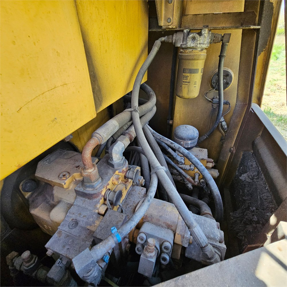 Zakup Caterpillar 307 B Caterpillar 307 B: slika Zakup Caterpillar 307 B Caterpillar 307 B